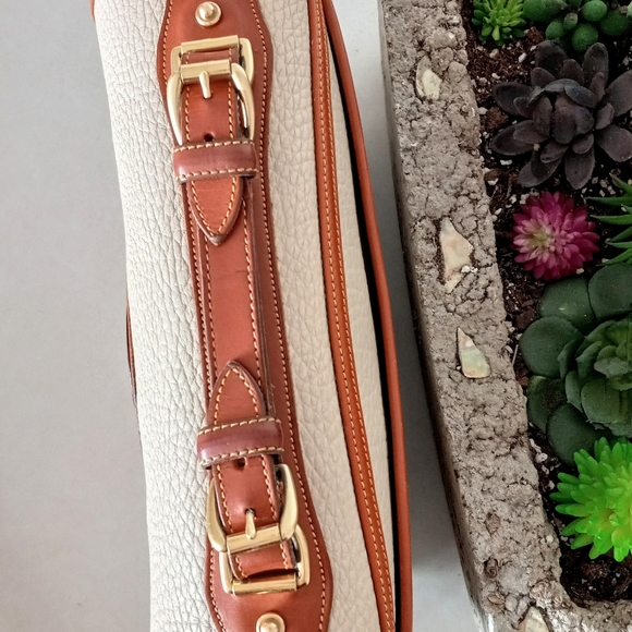 Dooney & Bourke Stunning Carrier/Crossbody Vintage AWL - Picture 9 of 10